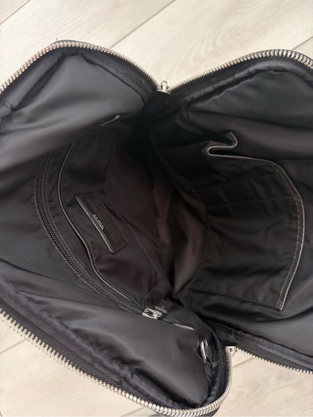 NWOT Tumi Black Puffer Laptop Crossbody Bag - Picture 6 of 12